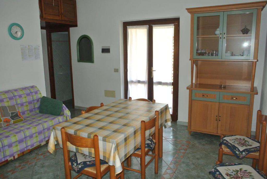 Case Vacanza Fenicotteri San Teodoro  Exteriör bild